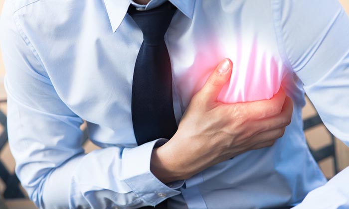Doç. Dr. Şükrü Aksoy kalp ağrısına neden olan 5 önemli nedenini açıkladı