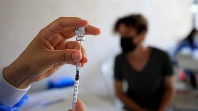 Artan yeni vaka sayıları sonrasında 4. doz aşı yaptırılmalı mı?