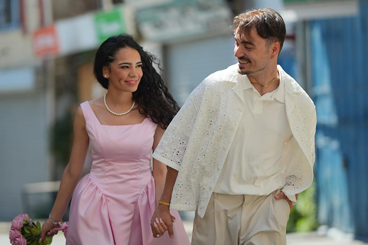 Ünlü yönetmen Buğra Karaçam ve sanatçı aşkı Ceybesk nişanlandılar.