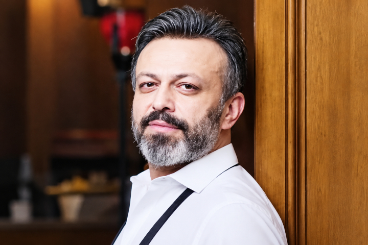 Dizi ve Sinema Dünyasının Ünlü İsmi Serhat Mustafa Kılıç  Evinde Ölü Bulundu