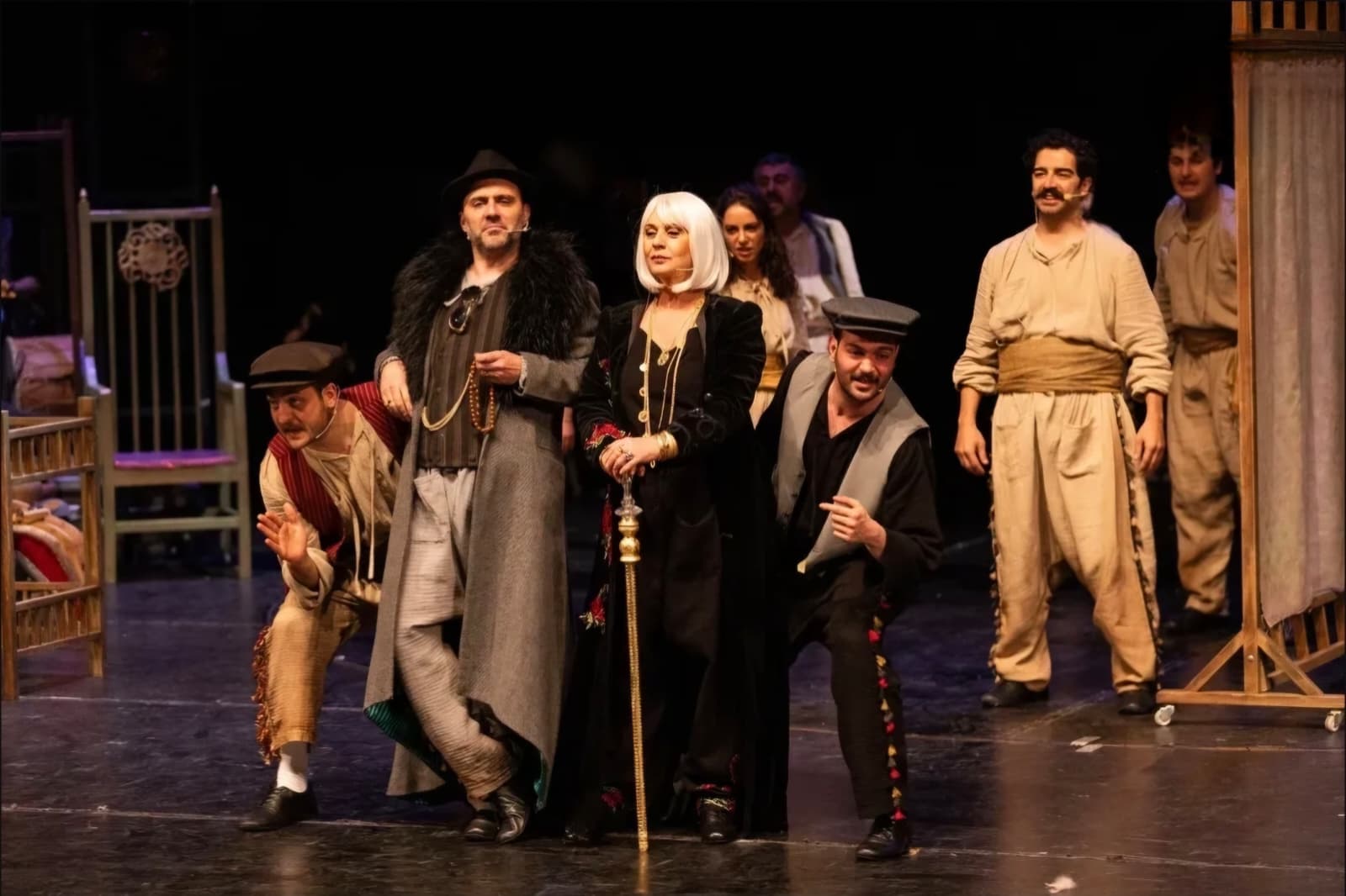 EŞEĞİN GÖLGESİ (2)